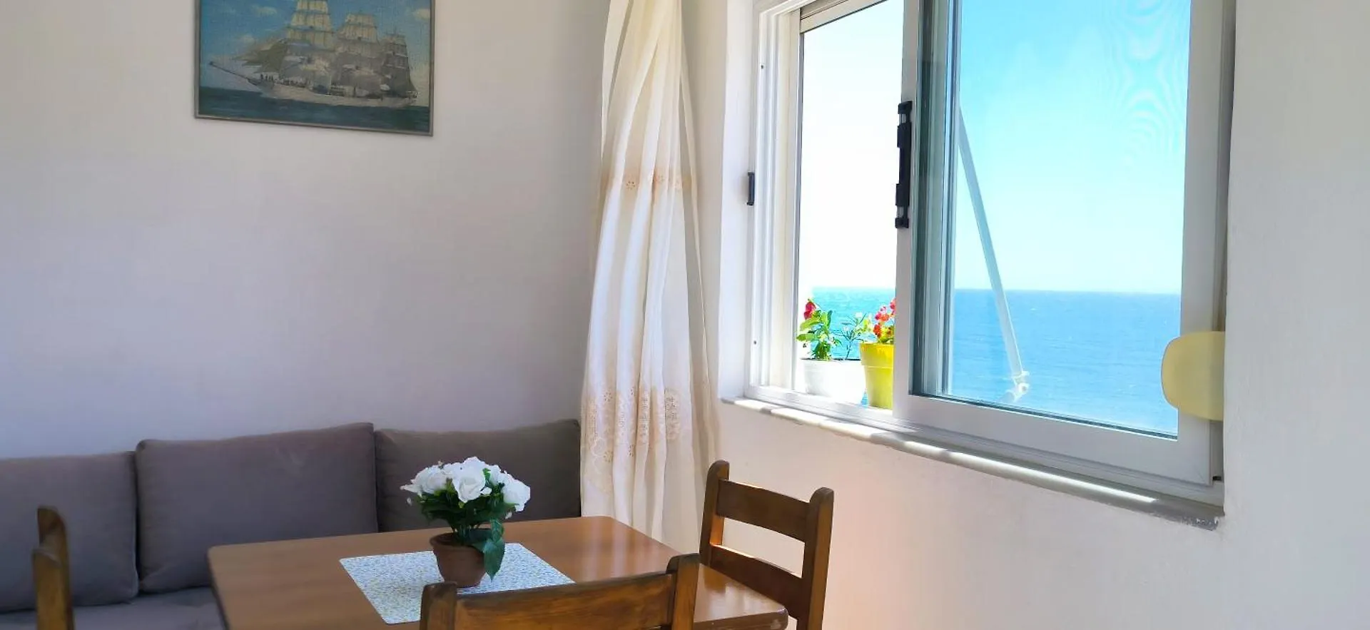 Natasha Rooms Himara 0*,